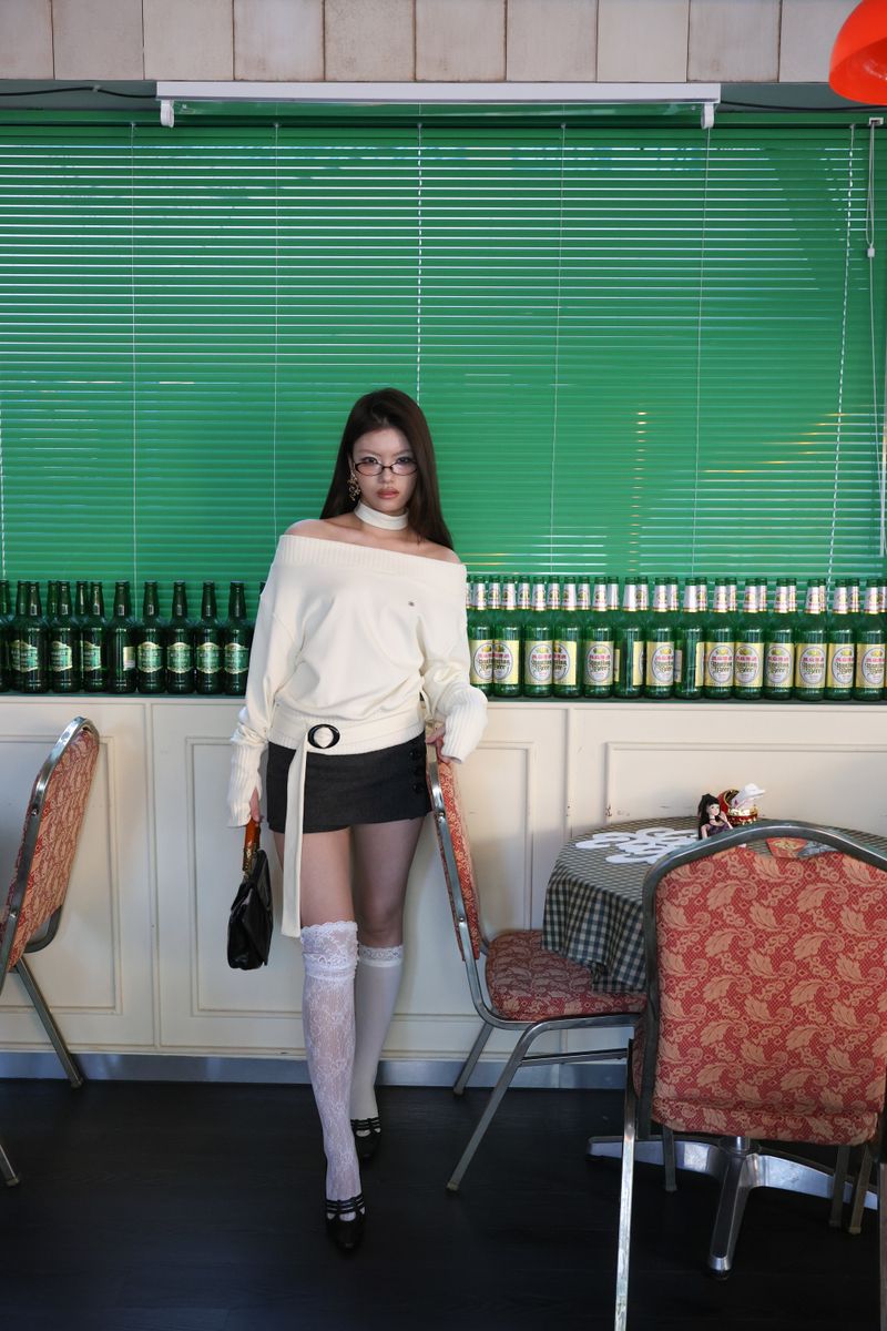 [ID] Logo Off-Shoulder Sweatshirt (Choker Set) (Ivory) 