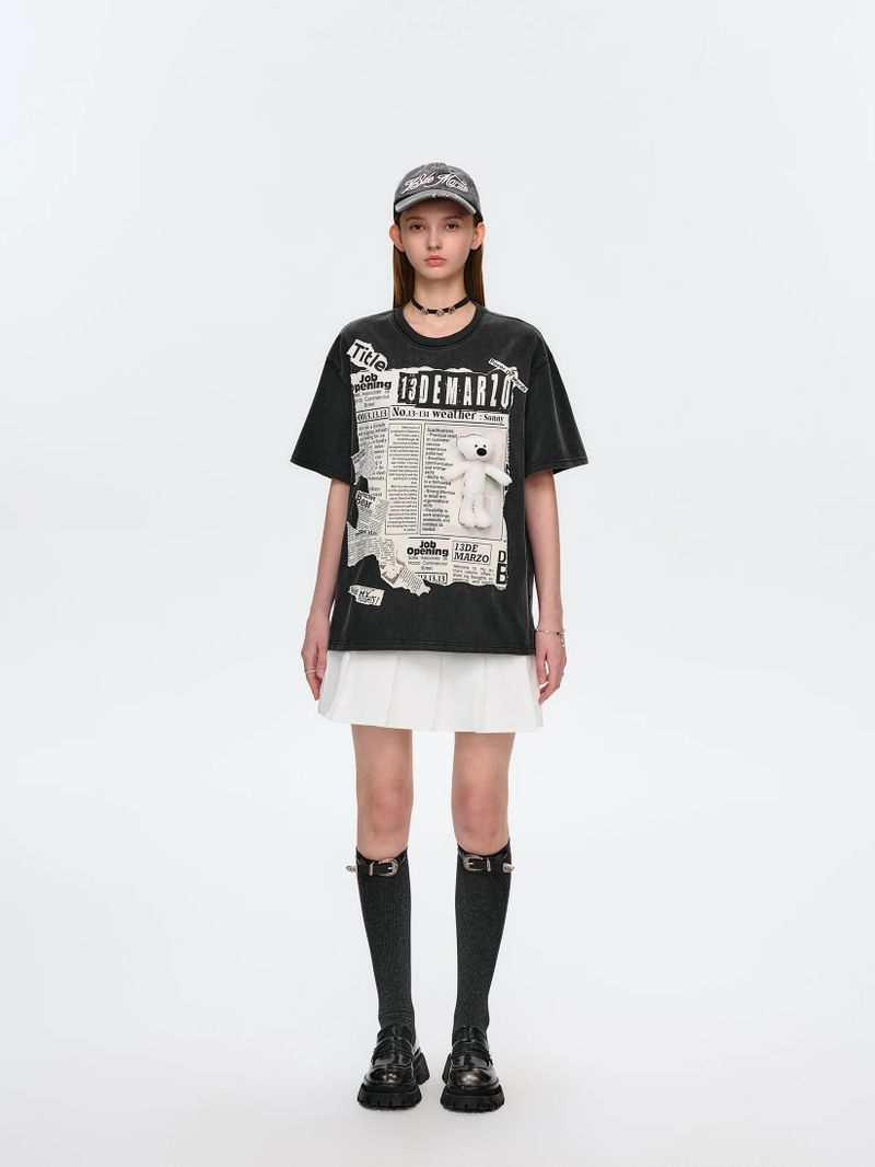 13DE MARZO(トレセ・デ・マルゾ)の「13DE MARZO Bear Newspaper T-Shirt(Tops)」