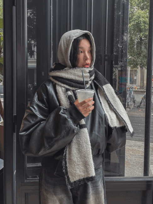 ULAN（ユレン）の「Finn Reversible Crop Flight Jumper（Jackets/Outerwear）」
