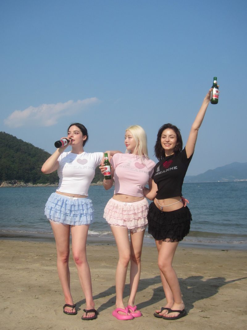I♥︎ROSEANNE TWINKLE TEE (BLACK)