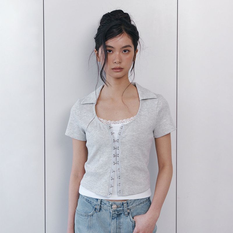 Curetty(キュリティ)の「C HOOK & EYE SLIM HALF TOP_LIGHT GREY(Tops)」