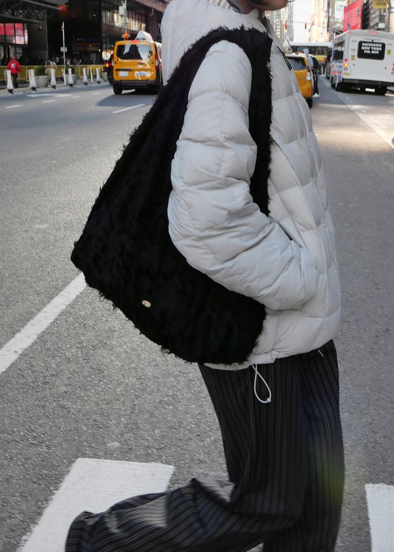 VOOR(ボル)の「Knot Lace Shoulder Bag_Black(Bags)」