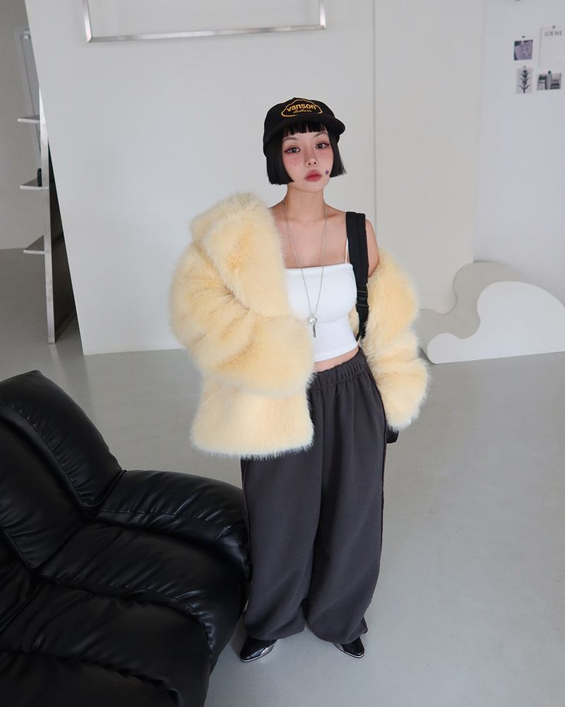 Pastel collar fake fur jacket