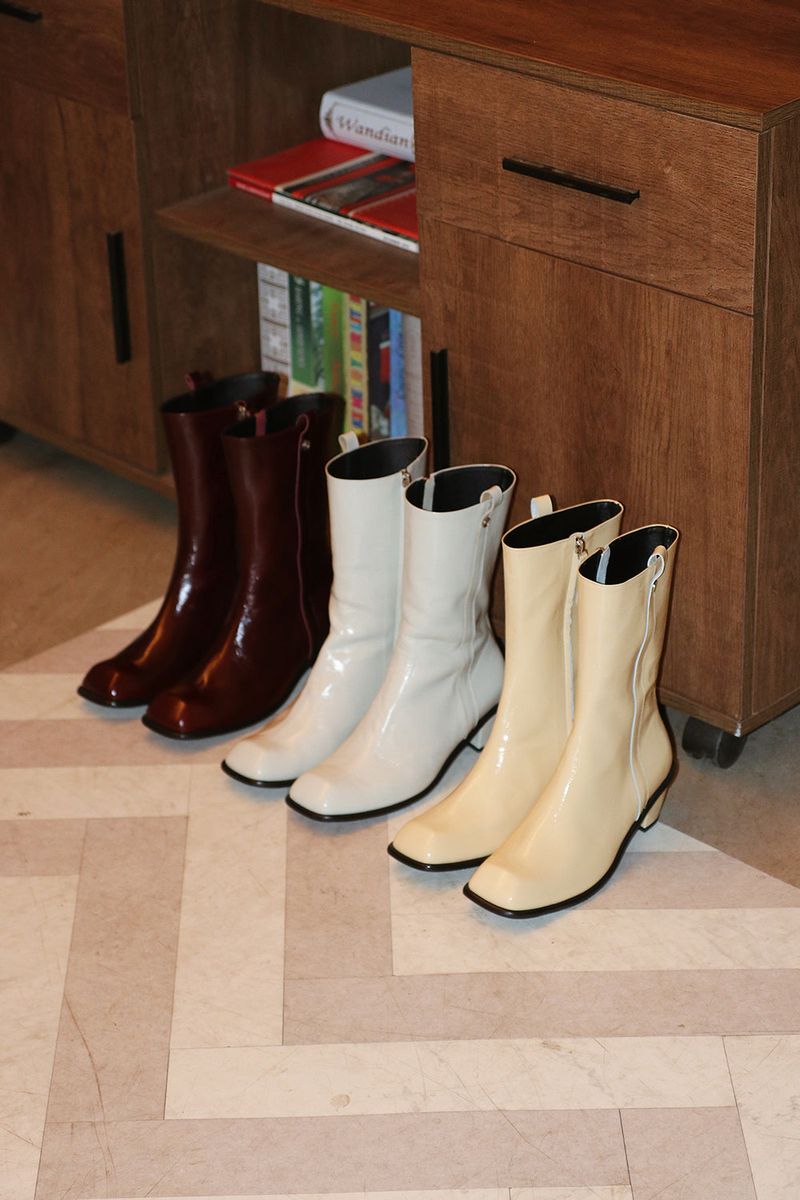 eeë(イイエ)の「BRYN MIDDLE BOOTS_4COLORS(Shoes)」