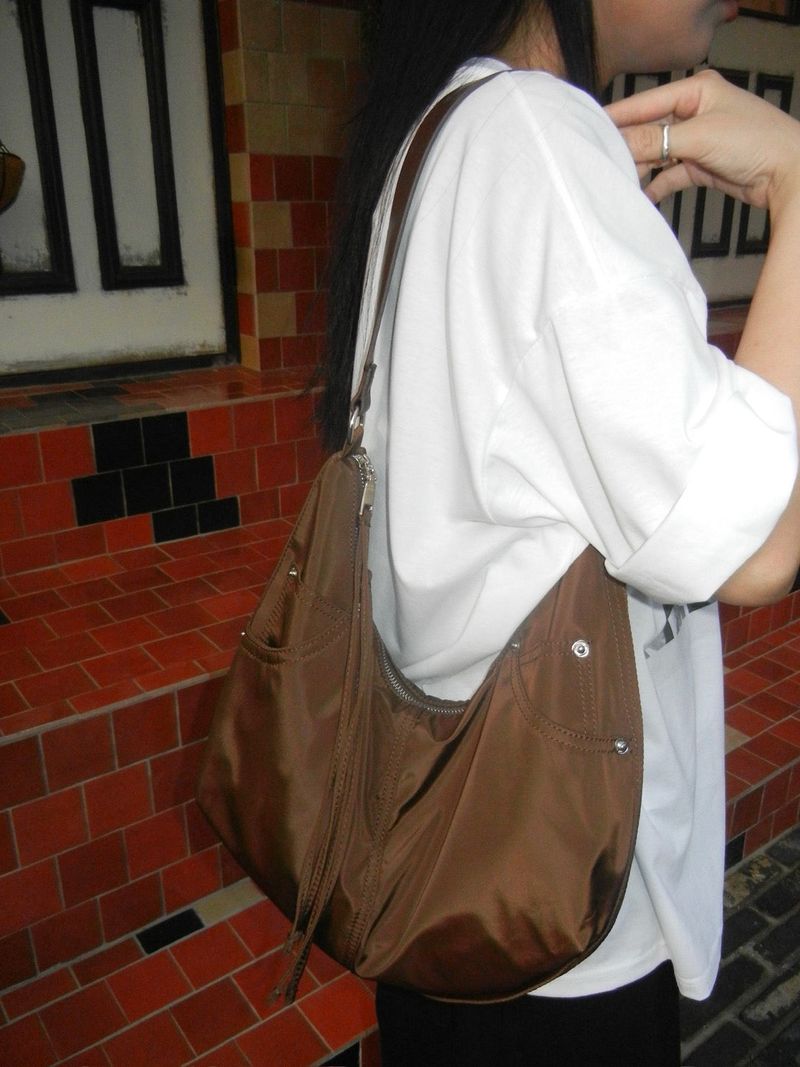 Nylon strap daily shoulder bag