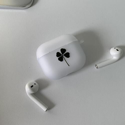 Four-leaf clover AirPods Buzz Case