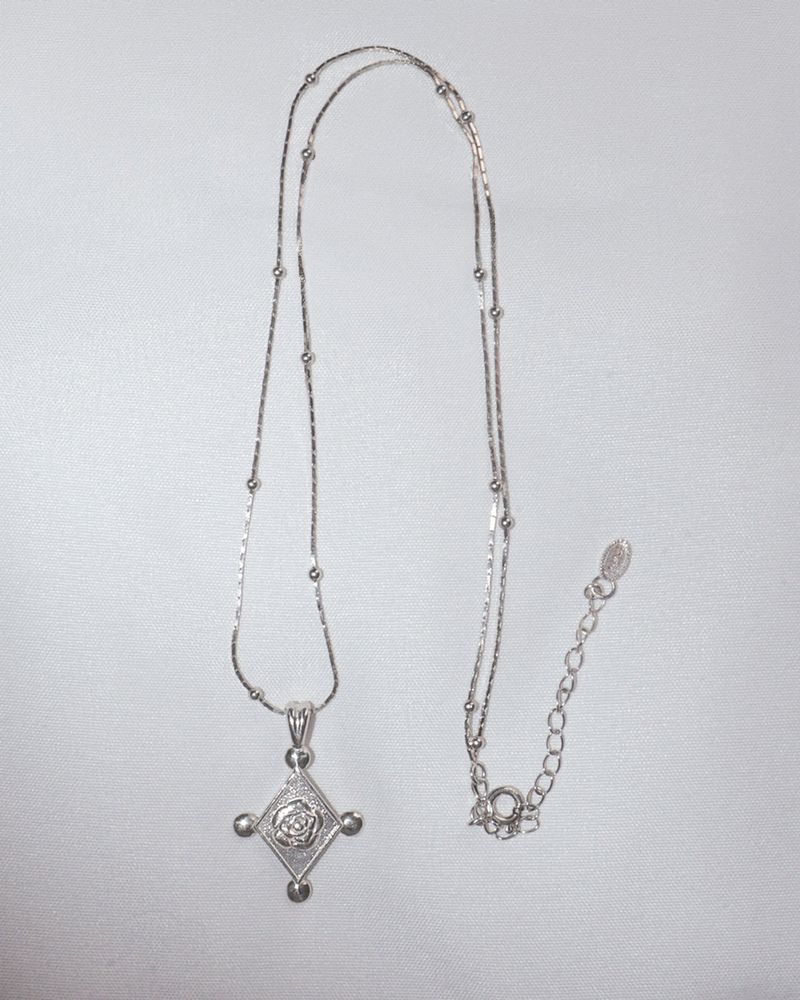 [MADE] lovely rose. rose frame necklalce