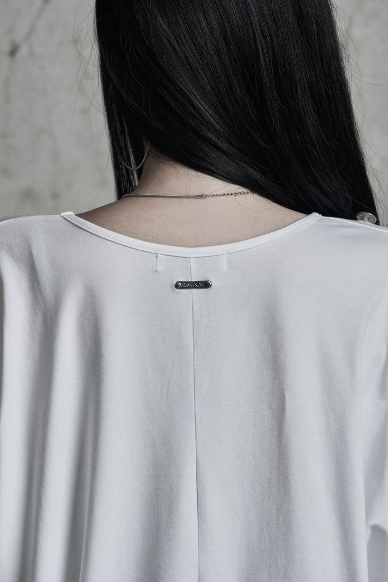 [label] metal button loose drape top WHITE