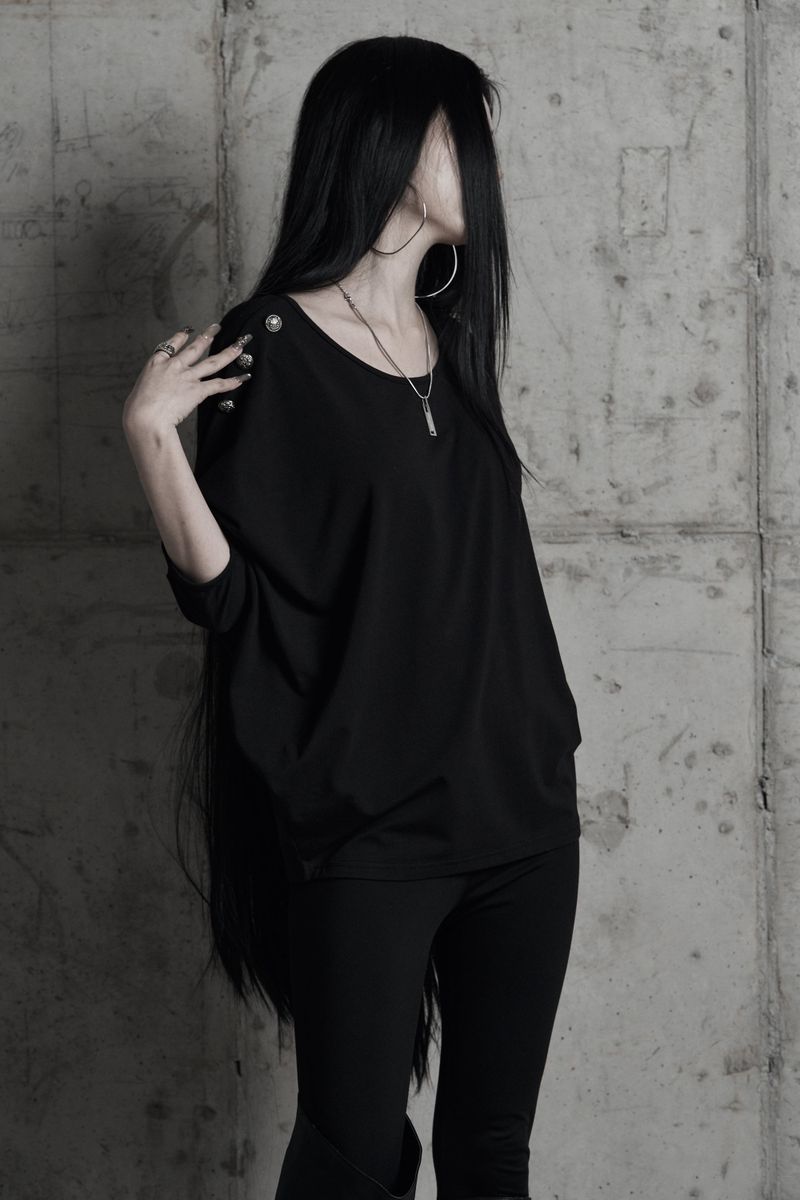 [label] metal button loose drape top BLACK