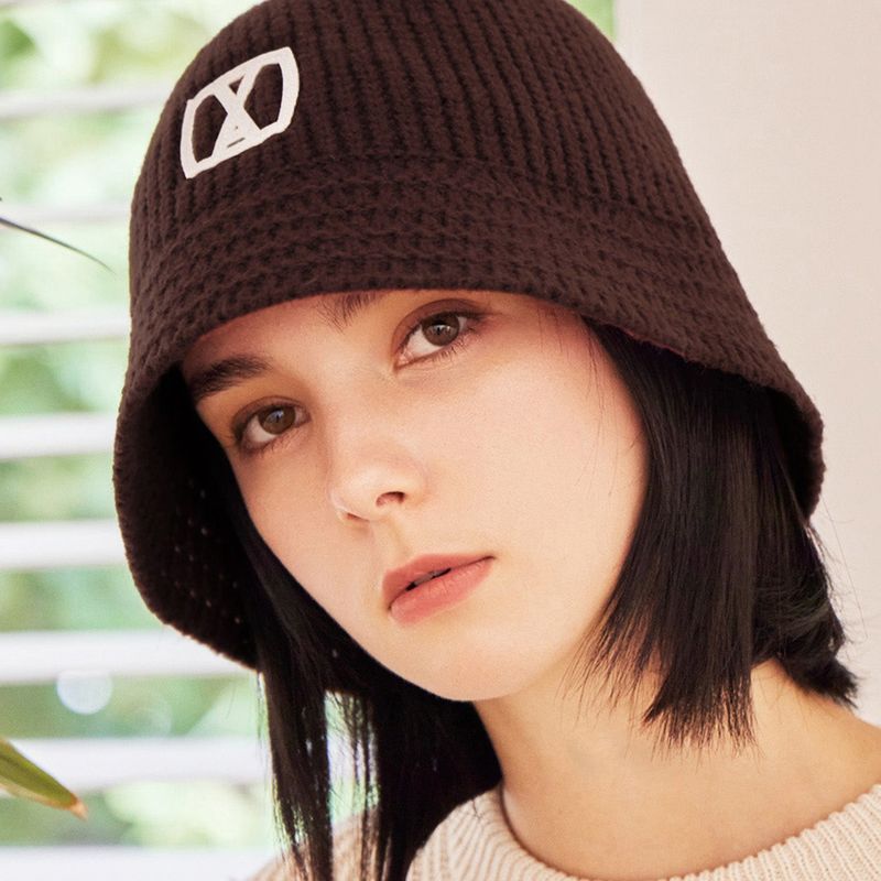 VA Square Applique Knit Bucket Hat / Brown