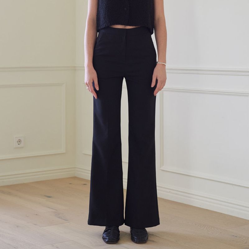 BOOTCUT SLACKS (BLACK)