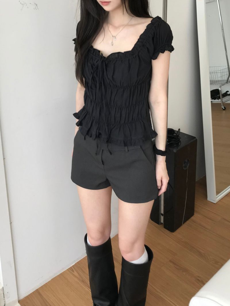 Kitten（キッテン）の「Two-Button Shorts (2 colors)（Pants）」