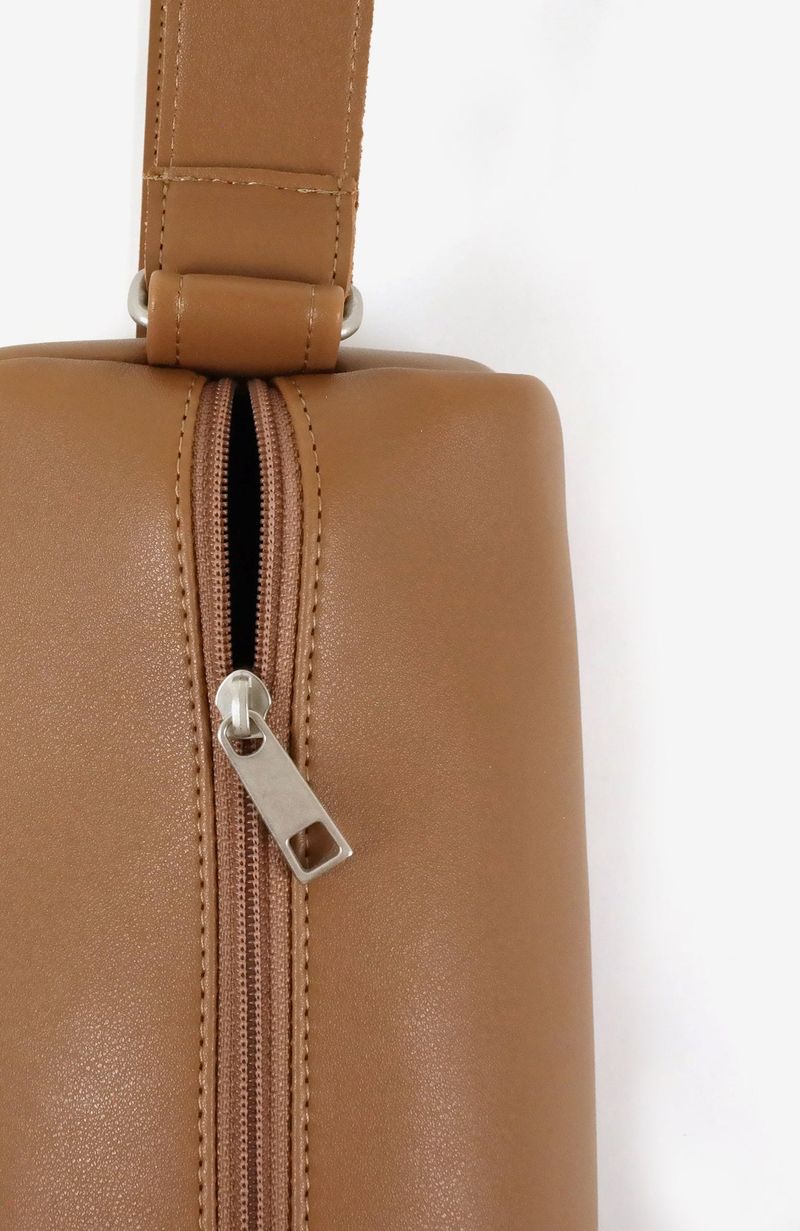 Chunky Buckle Air Bag Eye-Camel