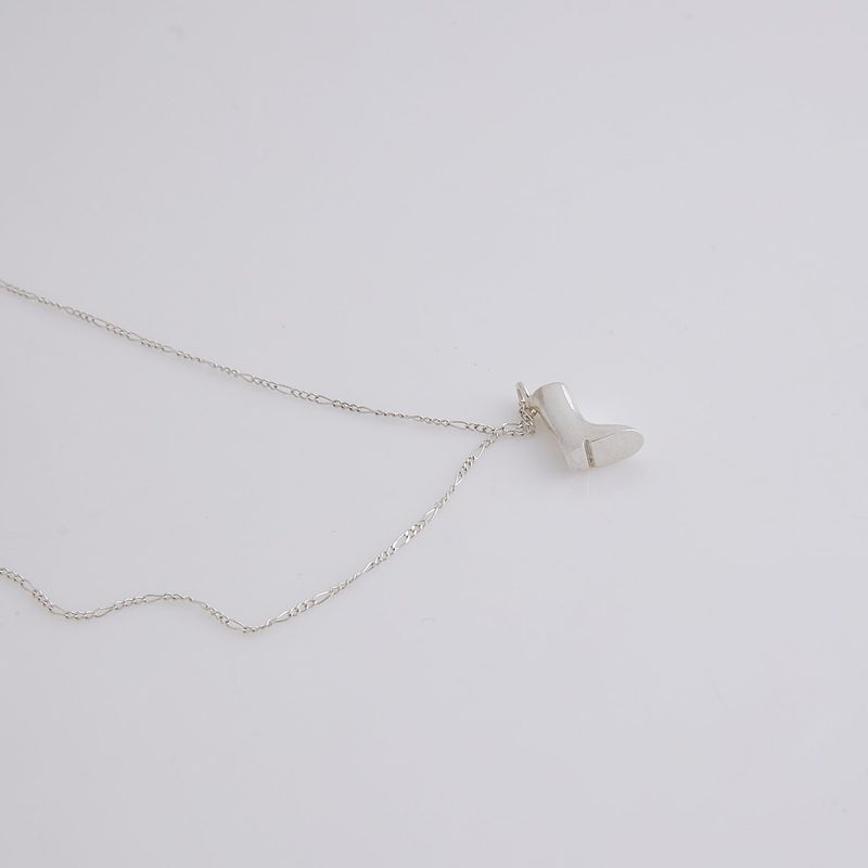 put on your boots necklace silver ver.