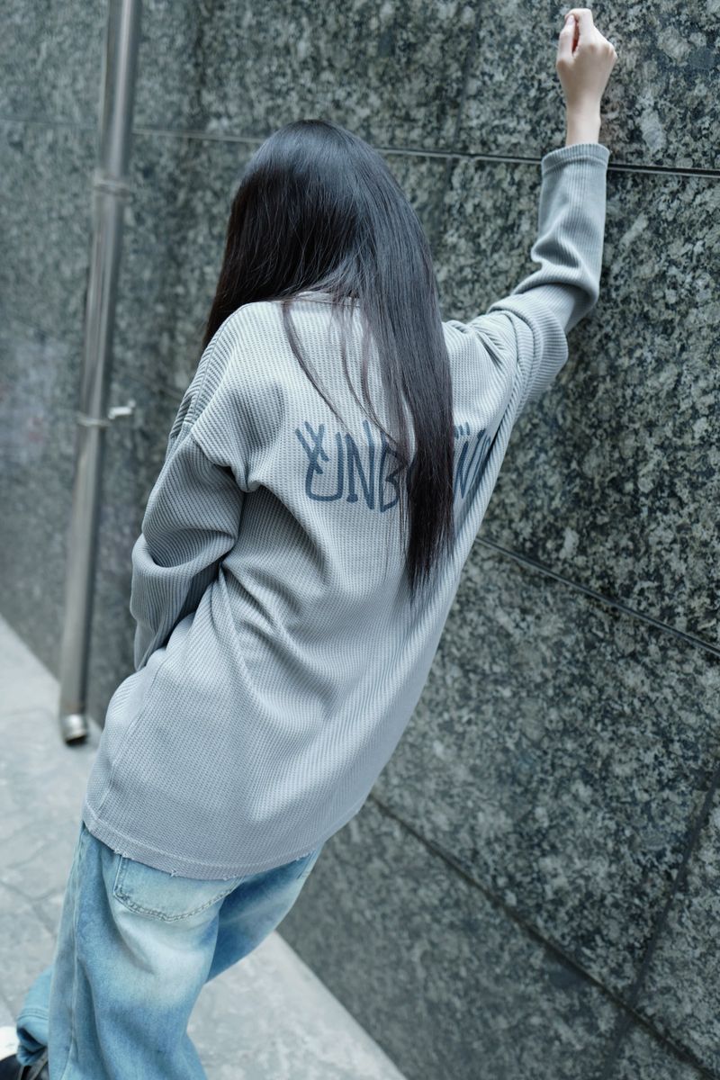 Damaged waffle button long sleeve t-shirts gray