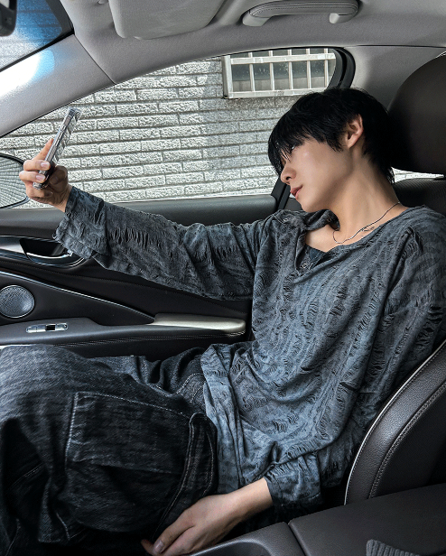 Generic 4 button T-shirt