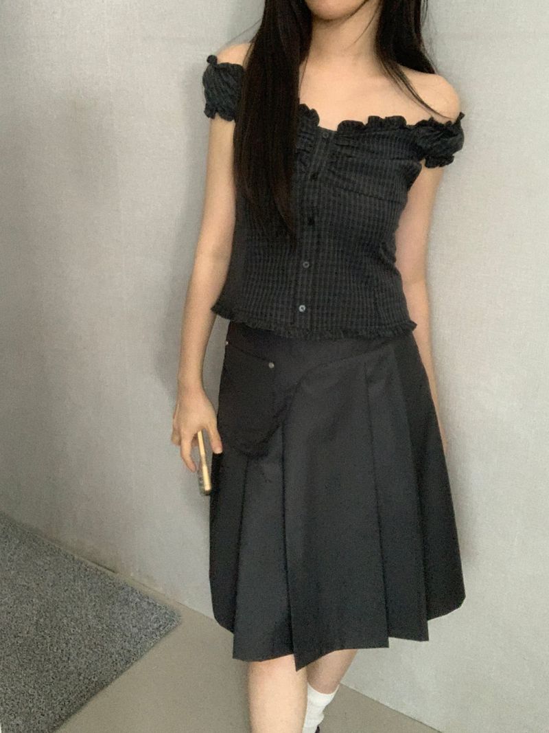 ROIA(ロイア)の「Aaron Check Off-Shoulder Ruffle Blouse (Tops)」