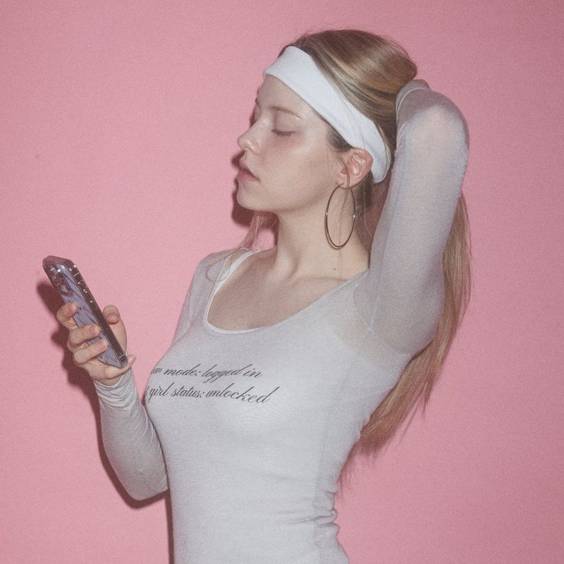 SOFT GLOW MODE TEE - GRAY