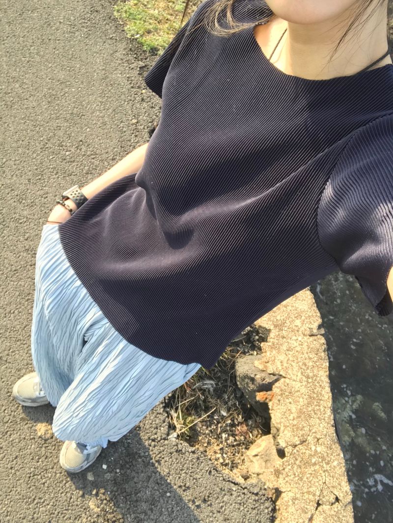 Pleats T-shirts