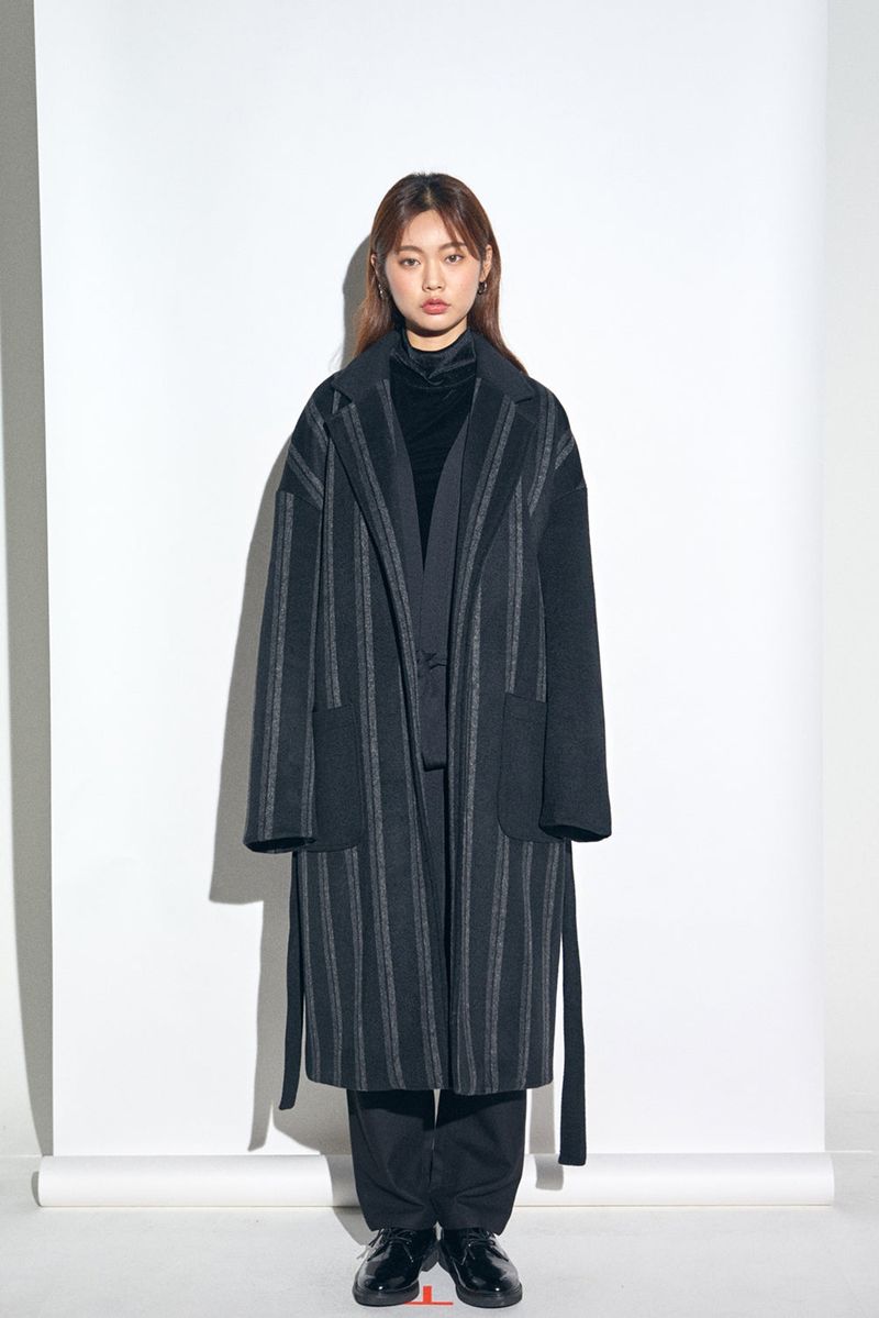 STRIPE COMBINATION WOOL ROBE COAT (Black)