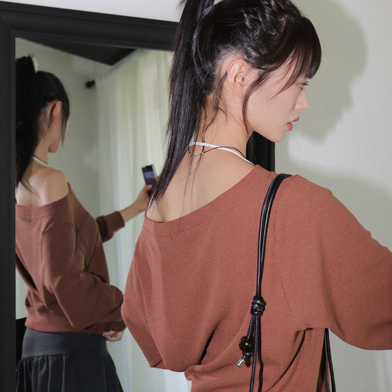 Kento waffle pocket off-shoulder sweatshirt