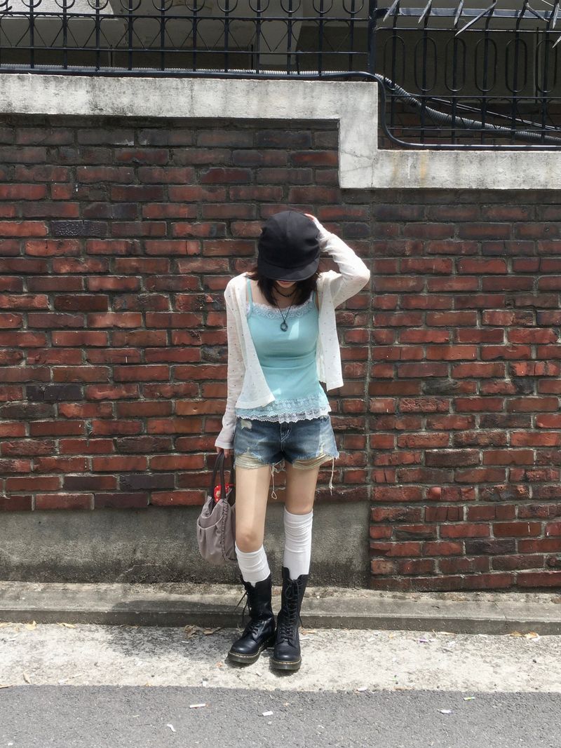 Distressed Washed Denim Hot Pants (3c)