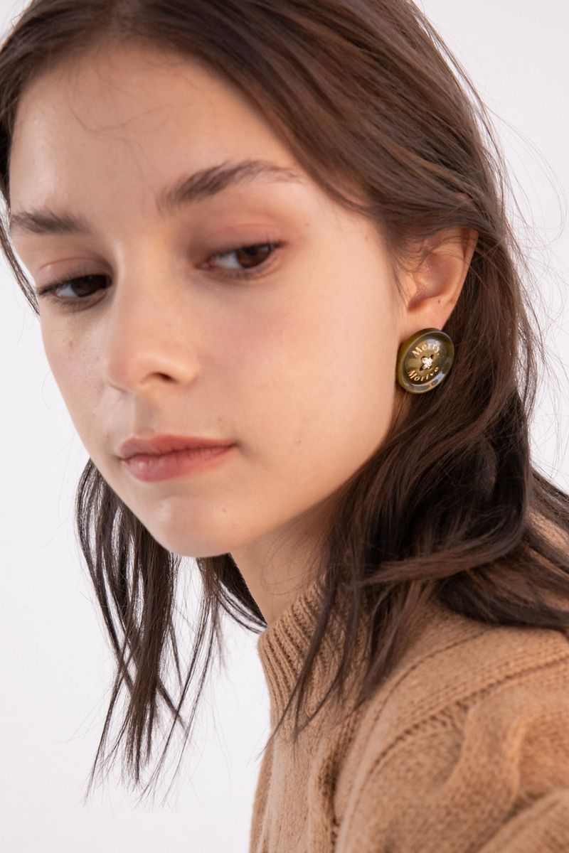 Merry,Motive signature button earring (Khaki)