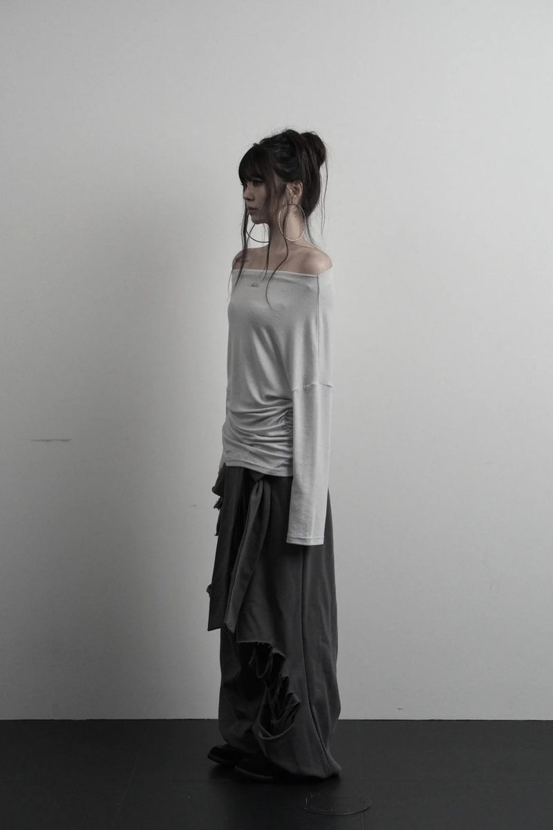 [label] back damage off-shoulder top (gray)