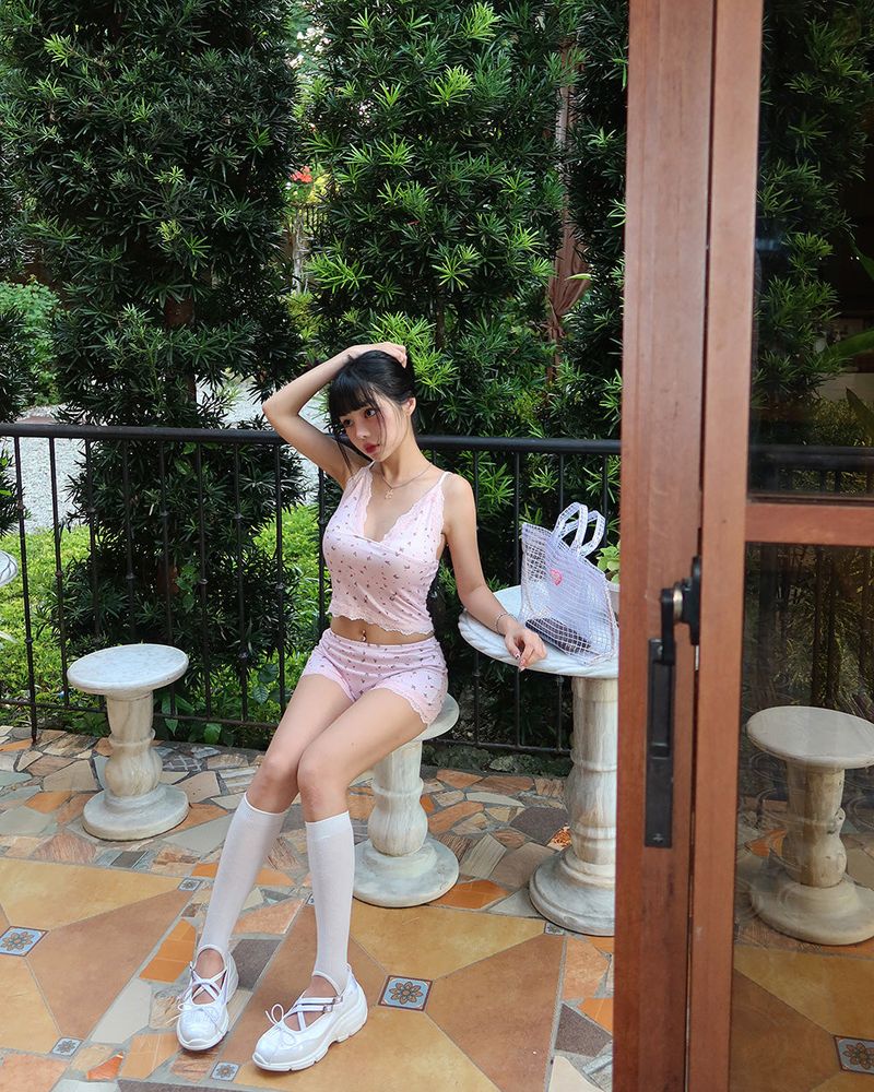 Flower Lace Sleeveless & Shorts Two-piece Set