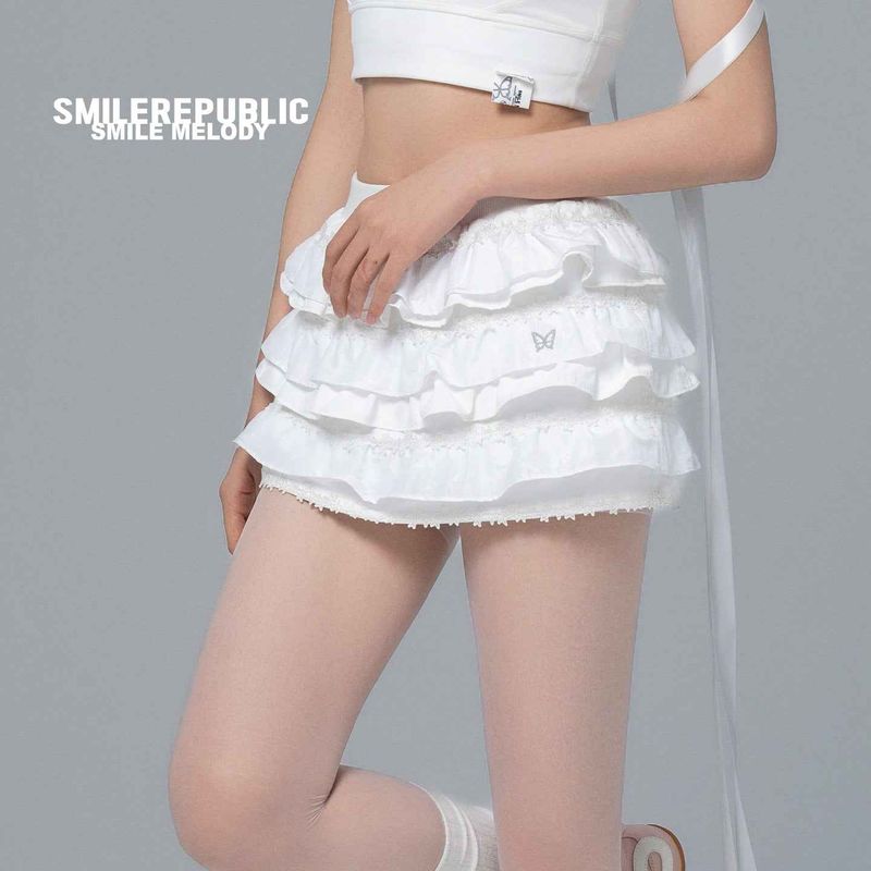 SMILEREPUBLIC（スマイルリパブリック）の「ホワイトレーストリムティアードラッフルミニスカート（スカート）」