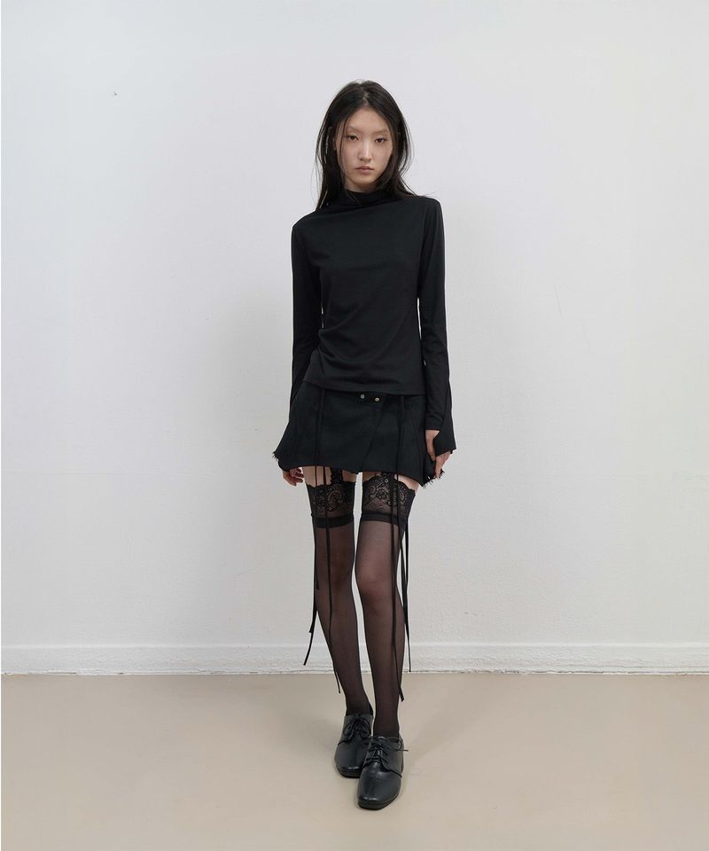 ojos（オホス）の「Mock Neck Tee / Black（Tops）」
