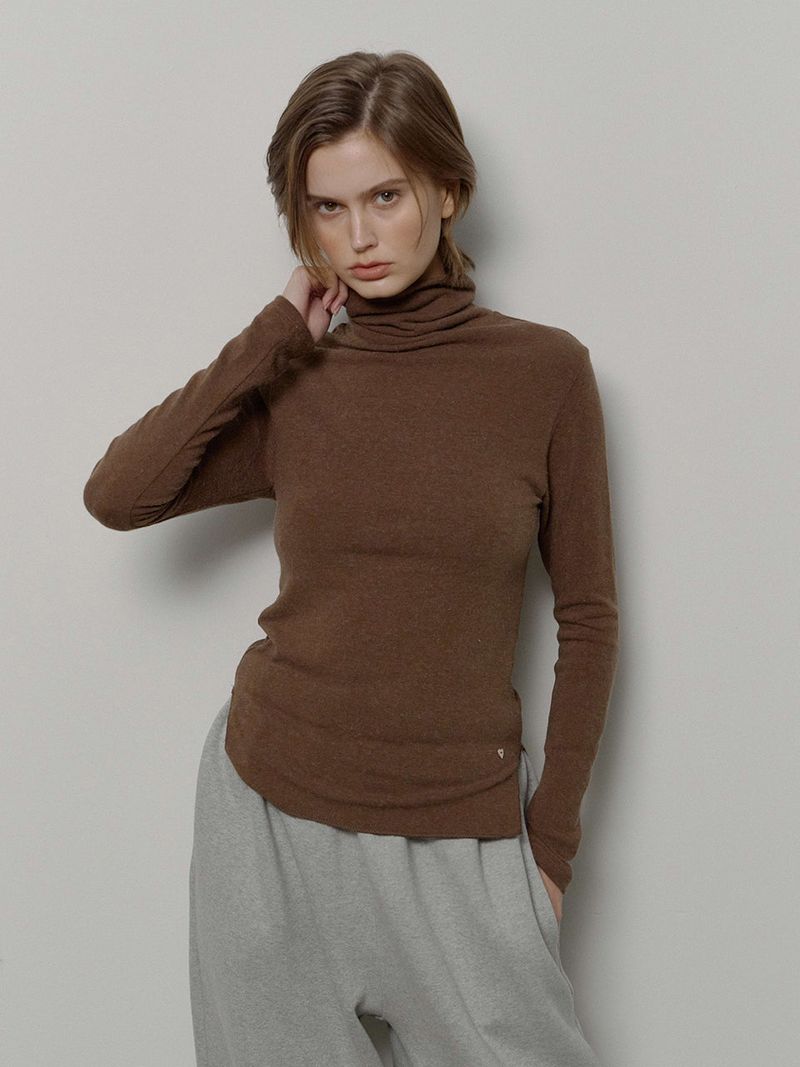ESSENTIAL TURTLE NECK LONG SLEEVE (BROWN)