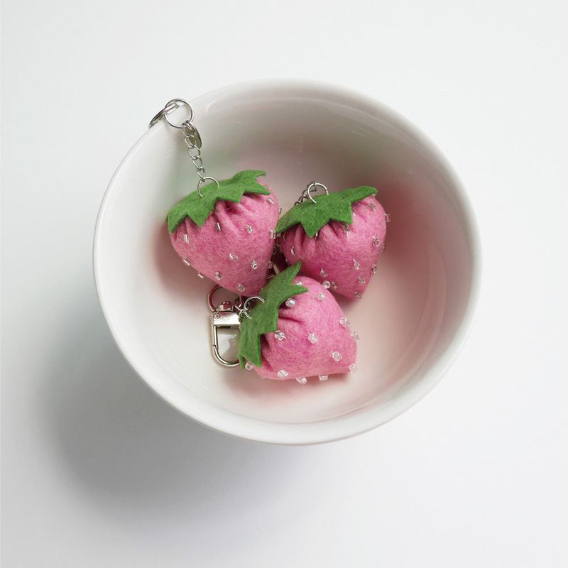 [soft keyring] shining berry (pink)