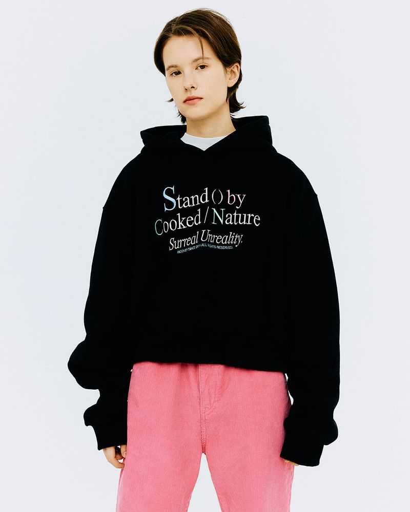 STAND BY TYPO CROP HOODIE-BLACK