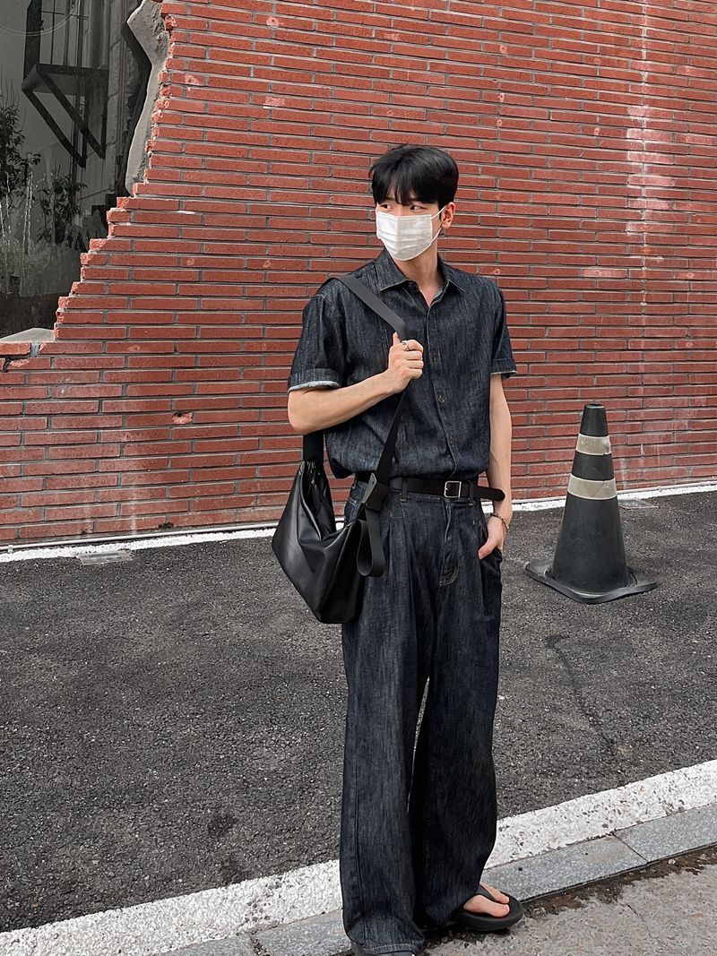 Minimal leather cross bag