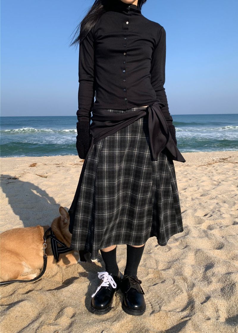 A BLACK CHECK SKIRT
