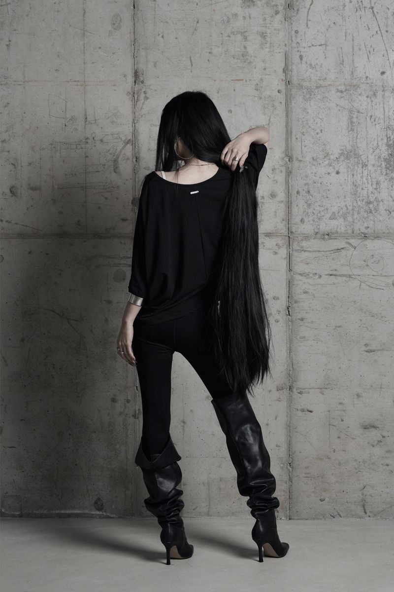 [label] metal button loose drape top BLACK