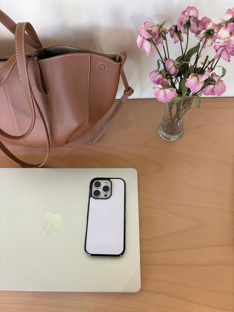 petal dot phone case