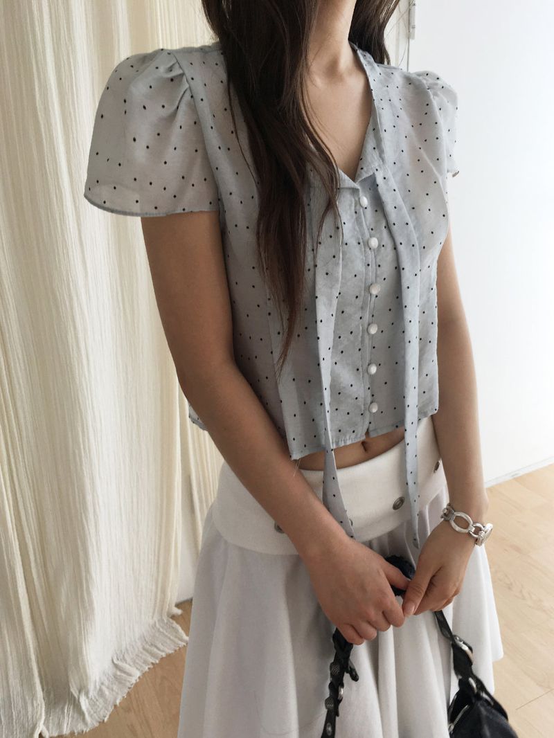 Dot tie puff blouse