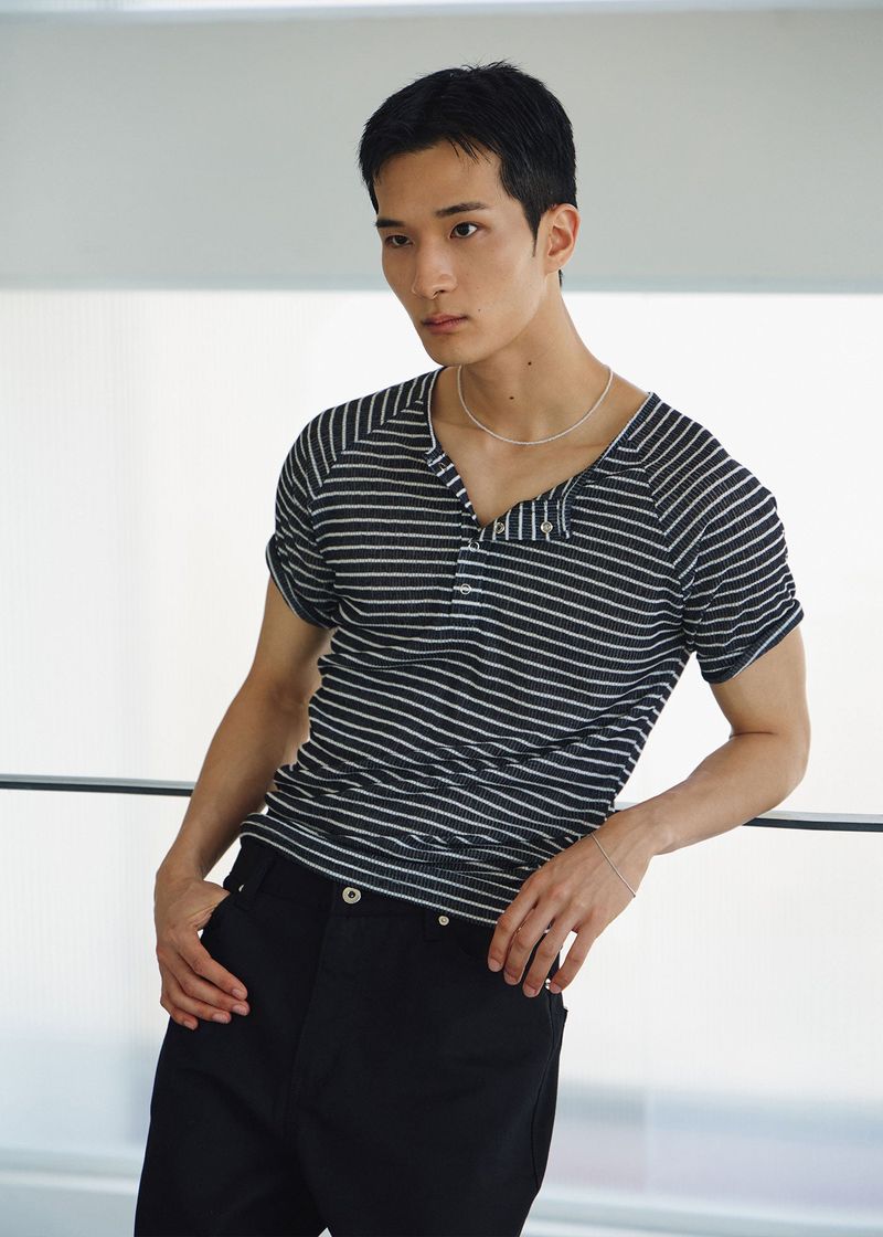 LAURANTSEOUL（ローラントソウル）の「シアーストライプリベッドヘンリーハーフスリーブ((Black)（トップス）」