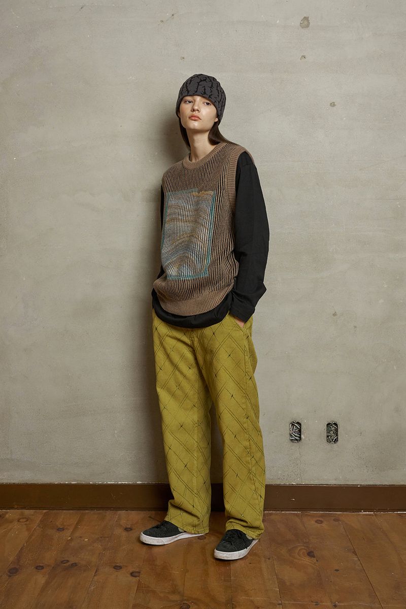 ARGYLE EMBROIDERED PANTS