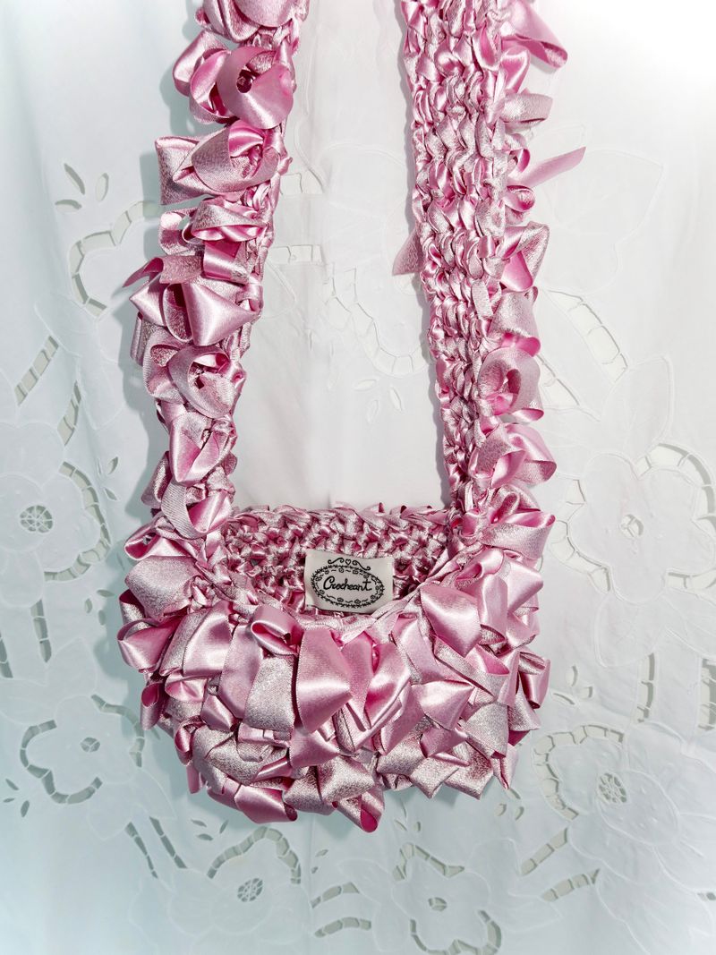 Ruffle cross sac
