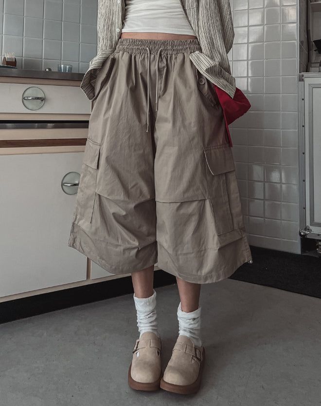 Bulky Pintuck Cargo Bermuda Pants