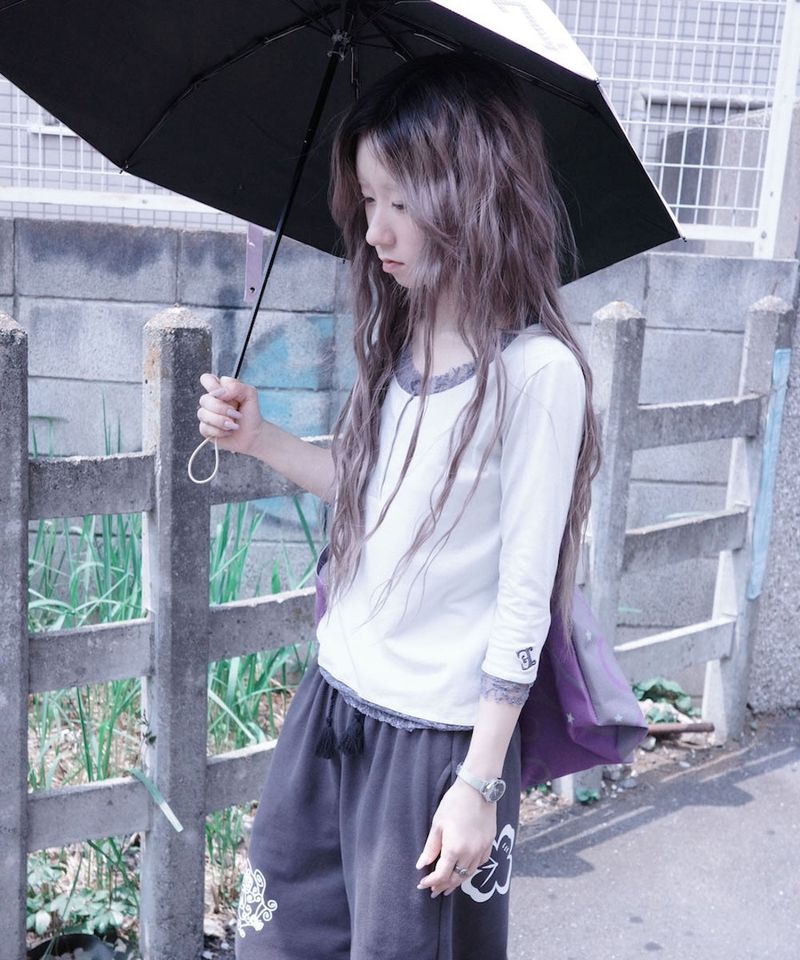 eeespace（イースペース）の「Lucky 4 Tee (Misty Gray)（Tops）」