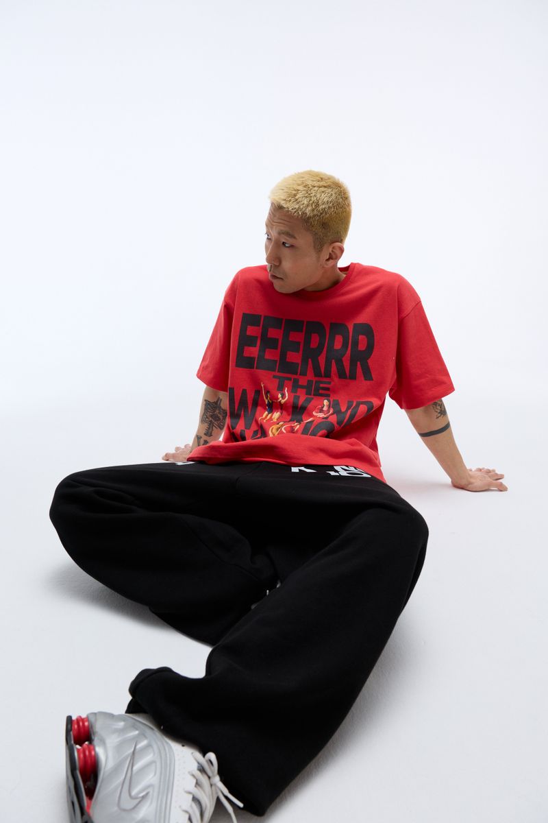 Weekend warrior people artwork T-shirt (Red)