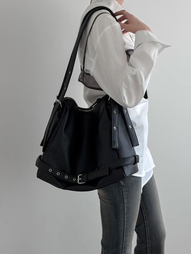 mnem（ムネム）の「Belt Strap Embossed Leather Shoulder Bag（Bags）」