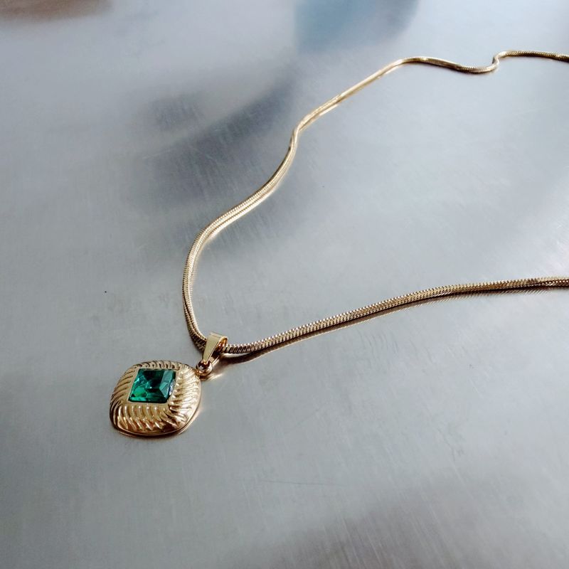 Green Stone Snake Chain Necklace