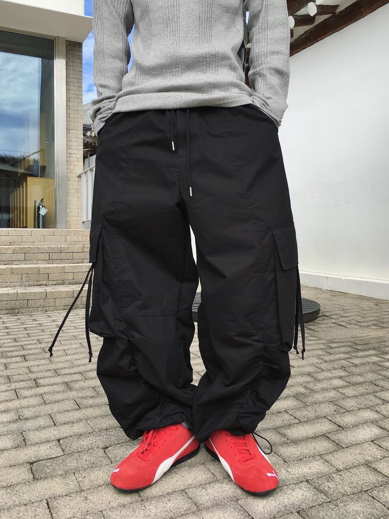 DISCERNMENT(ディサーンメント)の「Looker Shirring Cargo Cotton Pants 3C(Pants)」