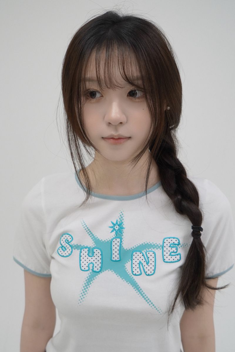 APPLIQUE LINGER SLIM T-SHIRTS [WHITE]