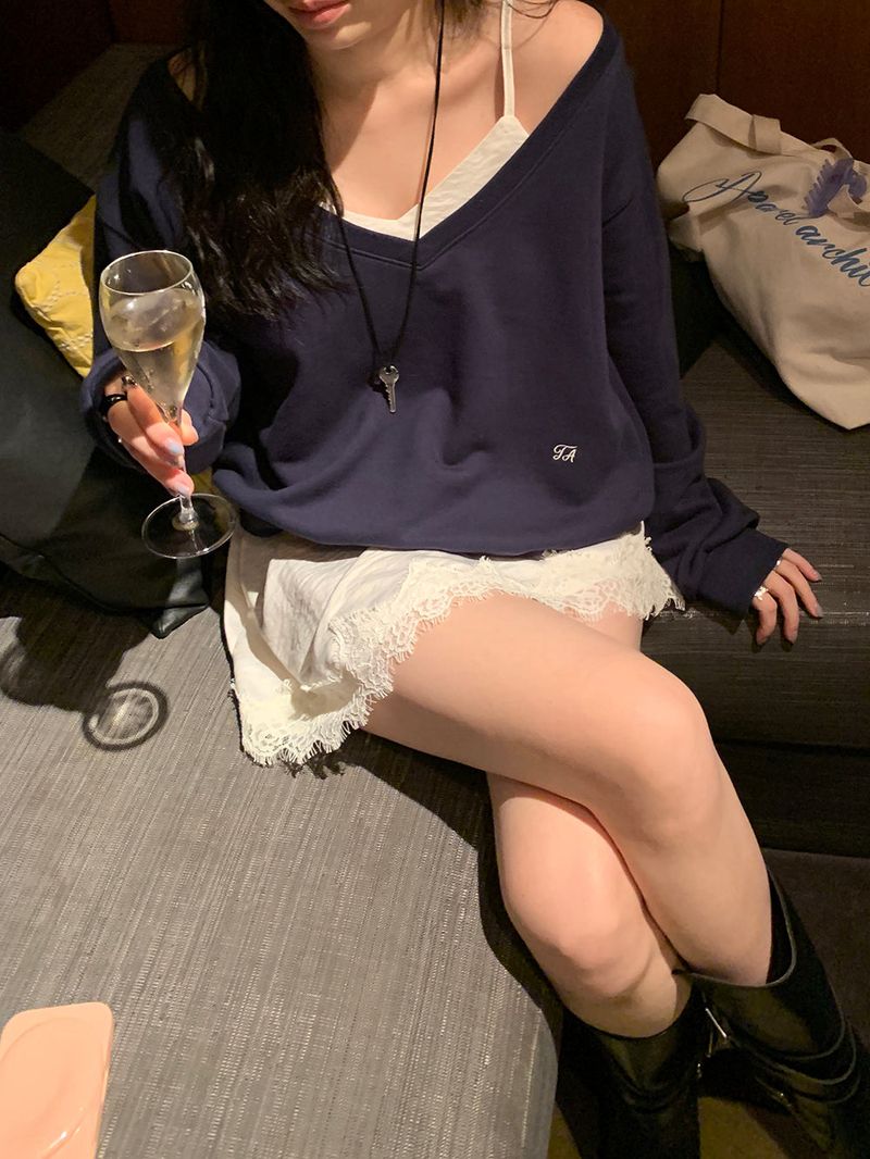 [MADE] TA DEEP V-NECK SWEATSHIRT